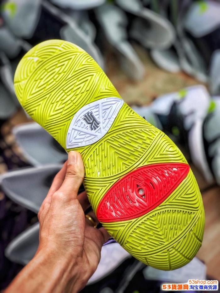 这款nikekyrie5"mambamentality/曼巴精神"主题风格颜色,颜色设计灵感