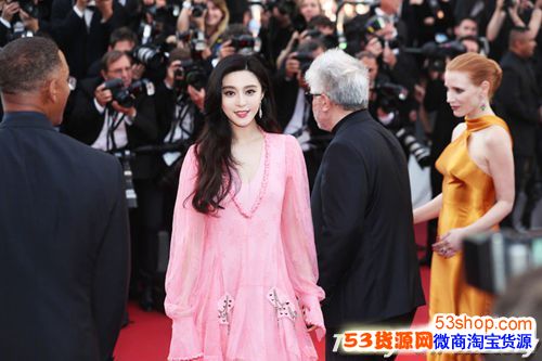 范冰冰戛纳红毯粉色裙子是什么牌子 ?