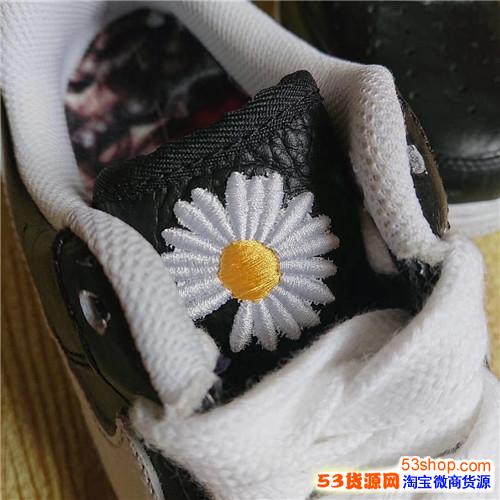 �ҵ����Ա�����Ь�������У��ļ��ұȽϿ�ǰ